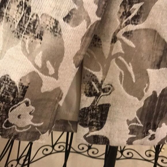 Worth Grey & Silver Floral Print Pencil Skirt - 4 - Picture 5 of 8